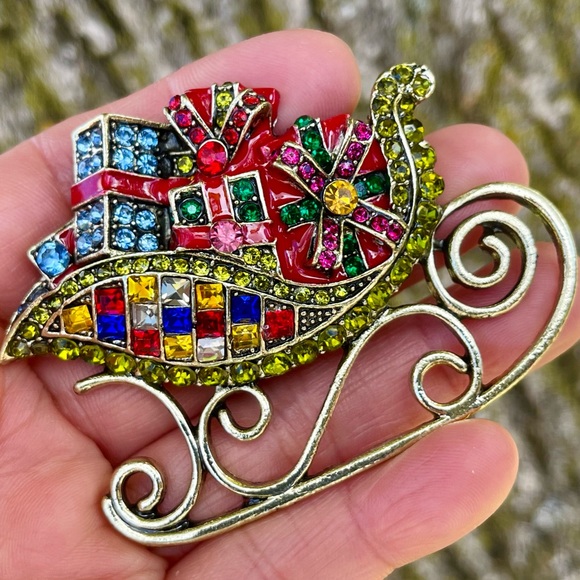Large Santa Sleigh Brooch Rhinestone Santa Sleigh Pin Christmas Brooch - Picture 9 of 10
